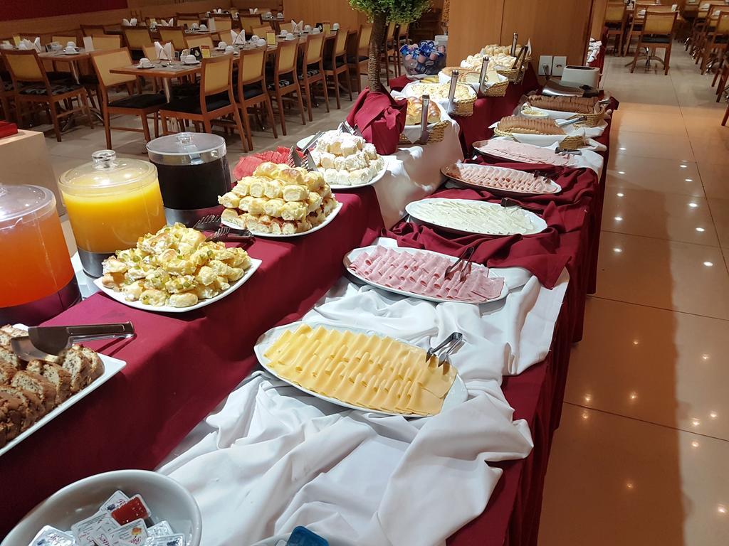 Hotel Atlantico Business Centro Рио де Жанейро Екстериор снимка Breakfast buffet at a hotel in Belgrade