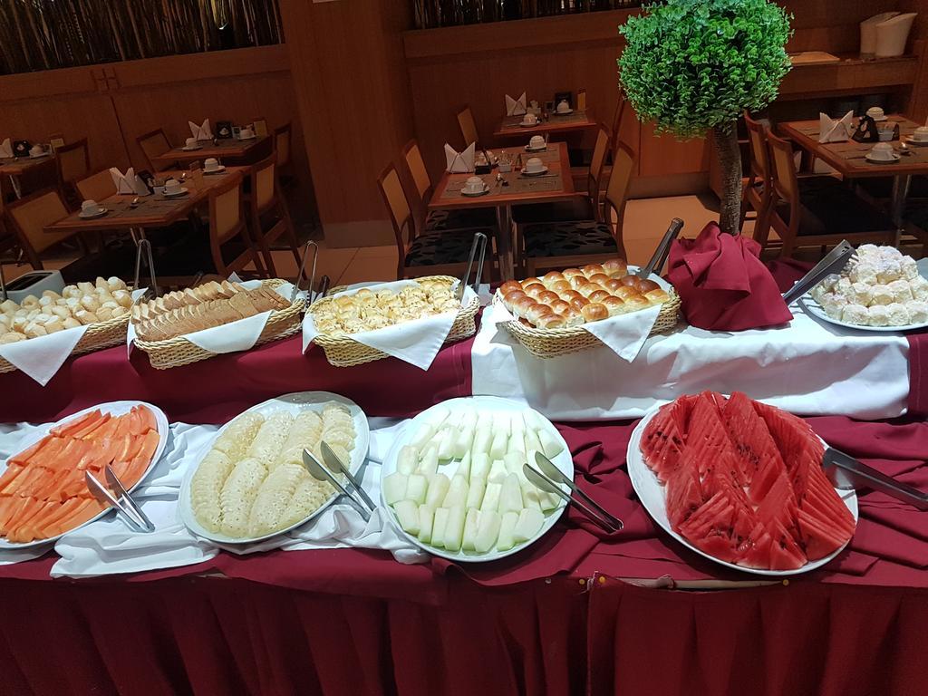 Hotel Atlantico Business Centro Рио де Жанейро Екстериор снимка Breakfast buffet at a hotel